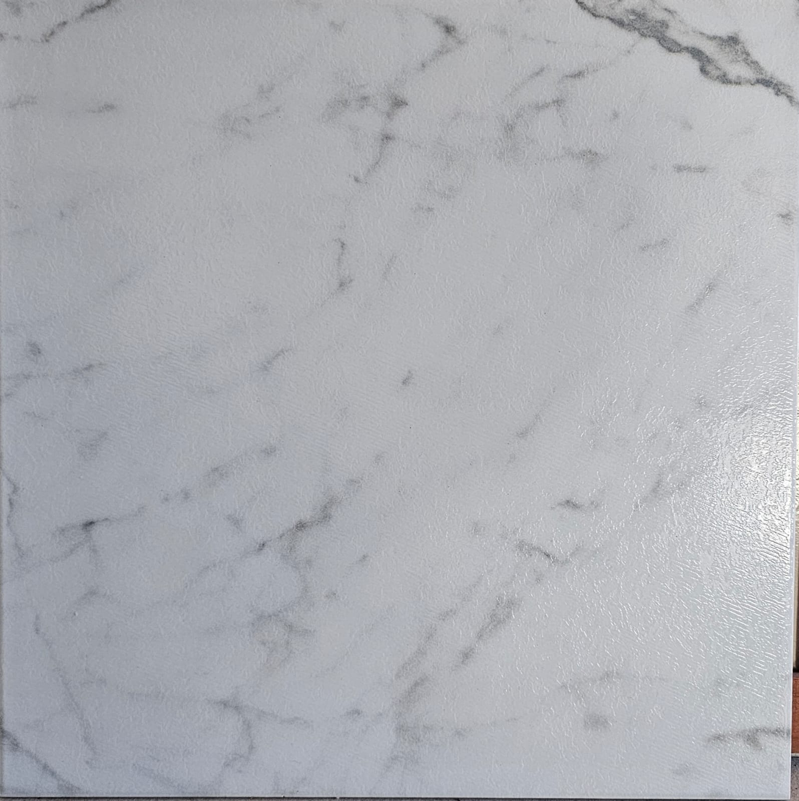 Imagen de Calacatta Blanco 43x43 (Cerámica Salteña)