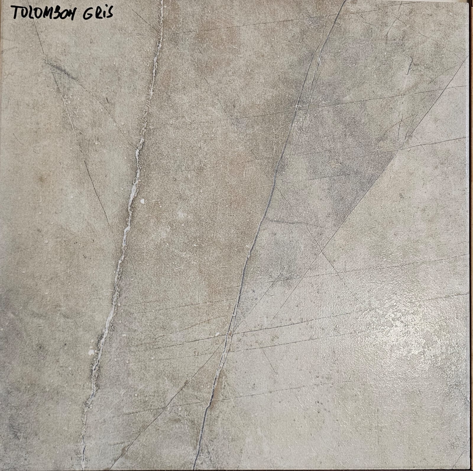 Imagen de Tolombon Gris 43x43 (Cerámica Salteña)