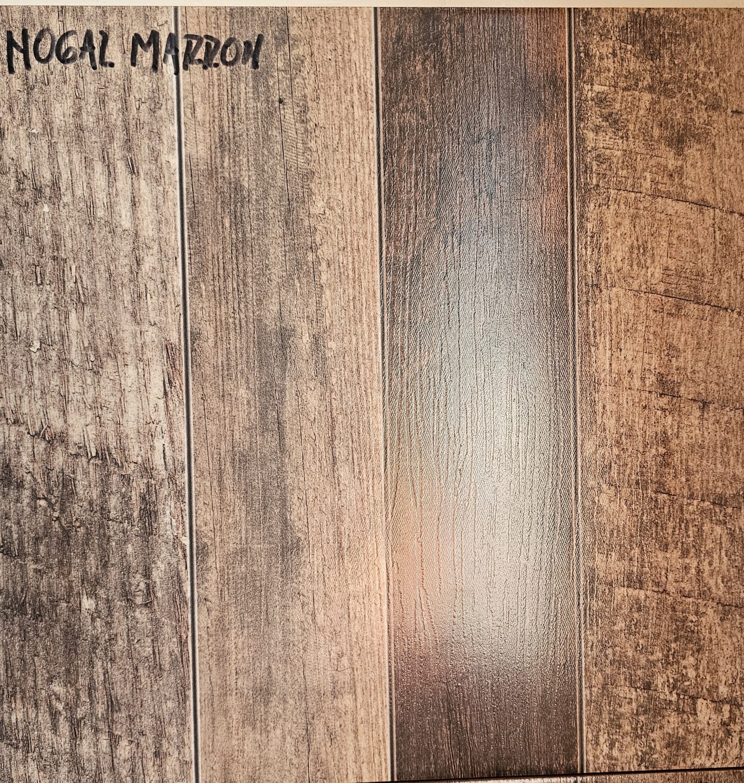 Imagen de Nogal Marron 43x43 (Cerámica Salteña)