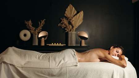Hôtel Ermitage, 4 étoiles à Evian - Massage du dos au Spa 4 Terres
