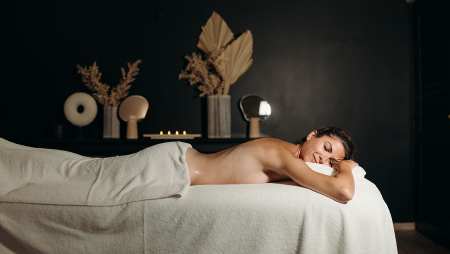 Hôtel Ermitage, 4 étoiles à Evian - Massage du dos au Spa 4 Terres