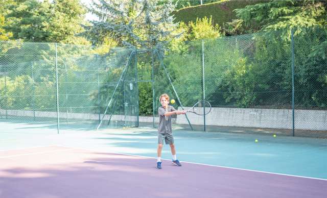 HUB_Family Resort_Kids_Slider 1_Tennis.jpg