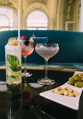 cocktails signatures au bar de l'hôtel royal evian