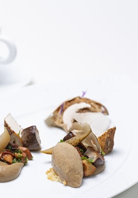 entrée du restaurant les fresques escargots gris de chevenoz hôtel royal evian
