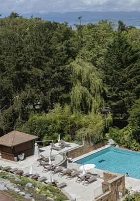 Hôtel Ermitage, 4 étoiles à Evian - Piscine extérieur vue depuis une chambre face au lac