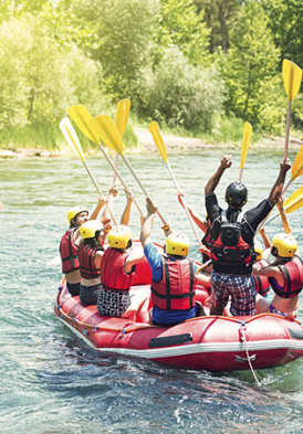 Hôtel Royal, 5 étoiles à Evian - Groupe en rafting levant les pagaies