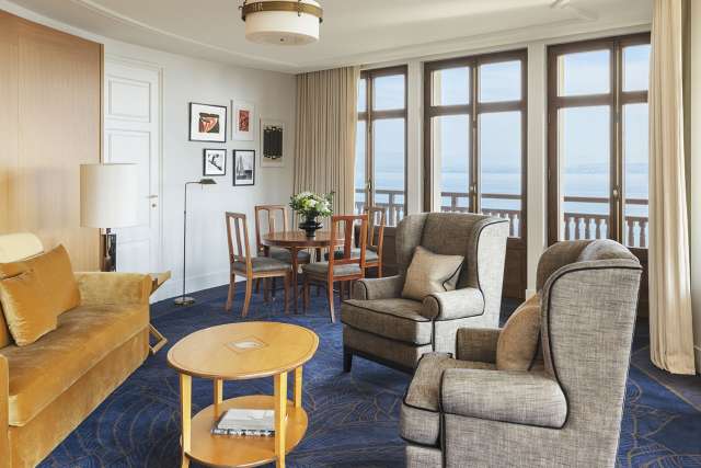Hôtel Royal, 5 étoiles à Evian - Salon de la Suite Lumière vue sur le lac Léman