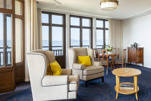 Hôtel Royal, 5 étoiles à Evian - Salon de la Suite Lumière vue sur le lac Léman