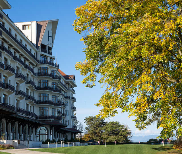 façade automnale de l'hôtel royal