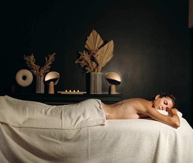 Hôtel Ermitage, 4 étoiles à Evian - Massage du dos au Spa 4 Terres