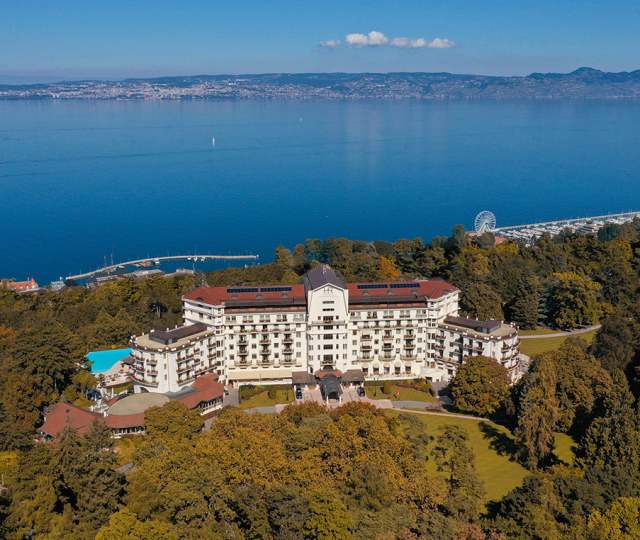 Hôtel Royal, 5 étoiles à Evian - Vue du ciel de l'hôtel face au lac Léman