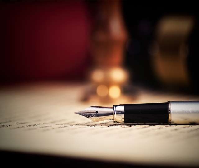 Hôtel Royal, 5 étoiles à Evian - Stylo Plume avec une lettre en dessous
