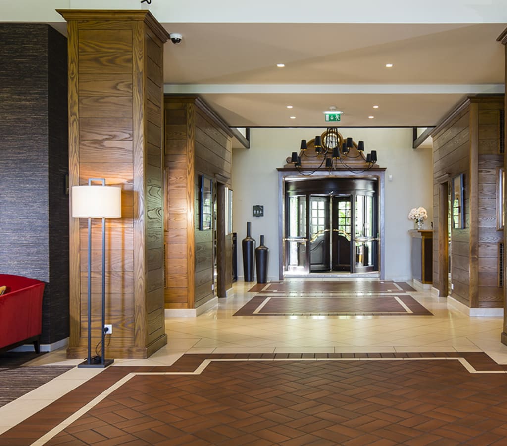 Hall d'entrée de l'Hôtel Ermitage et de son salon
