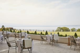 Terrasse de l'hôtel Royal avec vue sur le lac Léman et lausanne