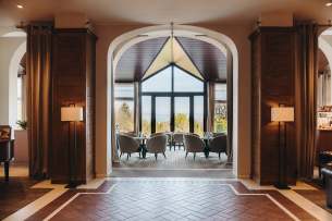 Hôtel Ermitage, 4 étoiles à Evian - Hall de l'hôtel avec vue sur le jardin d'hiver