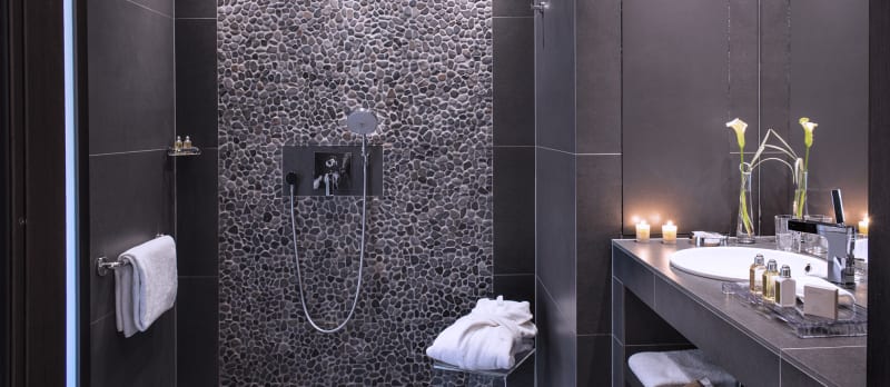 Visuel galerie photos chambre _ suite-HE-chambre deluxe vue lac 3.png