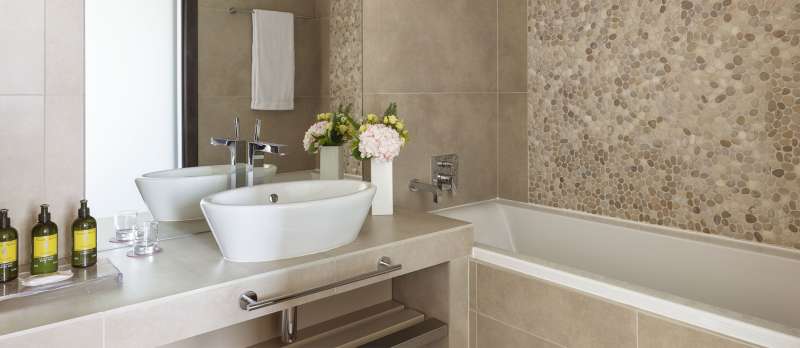 Hôtel Ermitage, 4 étoiles à Evian - Salle de bain de la chambre Famille vue Lac
