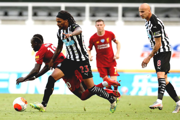 Newcastle United - Liverpool: Overcoming difficulty to win 3 points, pass MU