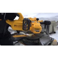 tildeling Hysterisk Omgivelser DEWALT Flexvolt kap-/geringssav DCS777N-XJ, 54 V, solo, 216 mm | 881413560  | AO.dk