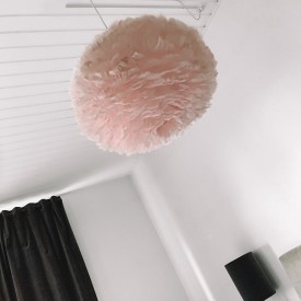 Umage Eos lampeskjerm med fjær, rosa, Ø65 cm