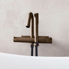 Mora Izzy badkarsblandare med duschset, patinerad mässing
