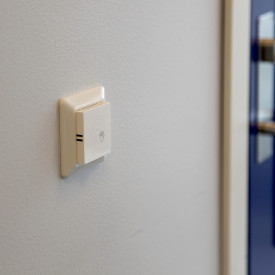 Berøringsfri bryter UnTouch på/av, for f.eks. Lysstyring, hvit