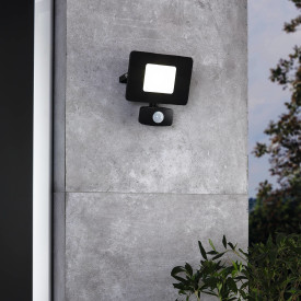 Eglo Faedo 3 lyskaster vegglampe med sensor