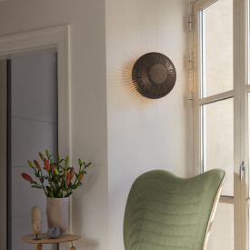 Umage Clava Up Wood vegglampe, mørkt tre, Ø35 cm