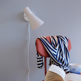 Dyberg Larsen DL12 vegglampe, hvit