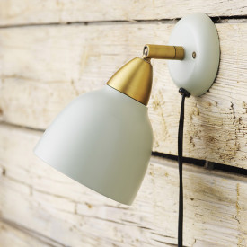 Superliving Urban vegglampe, kort, lysegrønn