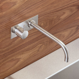 Vola 122 servantbatteri for innbygging, 225 mm tut, børstet krom