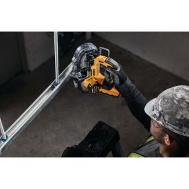 DEWALT 18V XR båndsav DCS377NT, kompakt