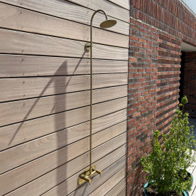 Frostline Eqi vägghängd utomhusdusch, för 150-350 mm vägg, mässing