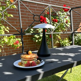 Dyberg Larsen Vienna oppladbar bordlampe, opal