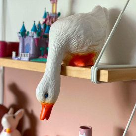 Heico And barnelampe, som ser ned