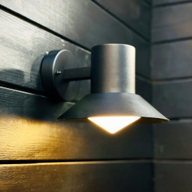 Dyberg Larsen Venice vägglampa utomhus, svart