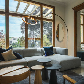 SLV One Bow golvlampa, svart/mässing