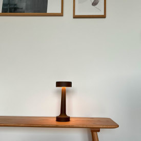 Antidark Buddy uppladdningsbar bordslampa, brun