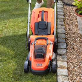BLACK & DECKER 18v plæneklipper på 33 cm Incl batteri og lader