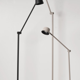 Antidark Direction F1 golvlampa, svart