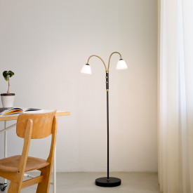 Halo Design Lucid gulvlampe, 2 arme