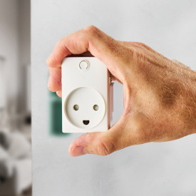 Fesh Curveline Smart stikkontakt med jord, 1,5 modul, hvid