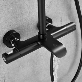 Bathlife Brusa badekarbatteri med dusjsett, matt sort