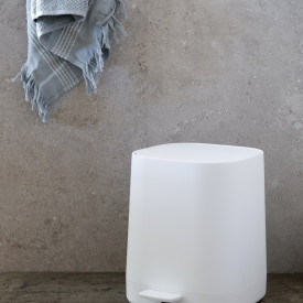 Beslagsboden Satin Square toiletspand, 4 liter, pedal, hvid