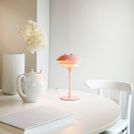 Dyberg Larsen Sixteen bordlampe, lyserød