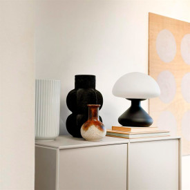 Dyberg Larsen Trophy bordlampe, sort