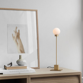 Northern Snowball D8 bordlampe, messing