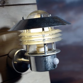 Nordlux Vejers udendørs væglampe med sensor, galvaniseret stål