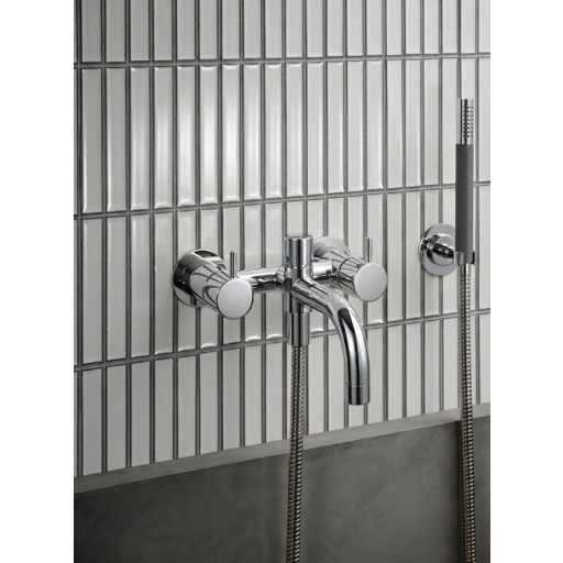 Vola 1641T8 badkarsblandare med duschset, borstad krom