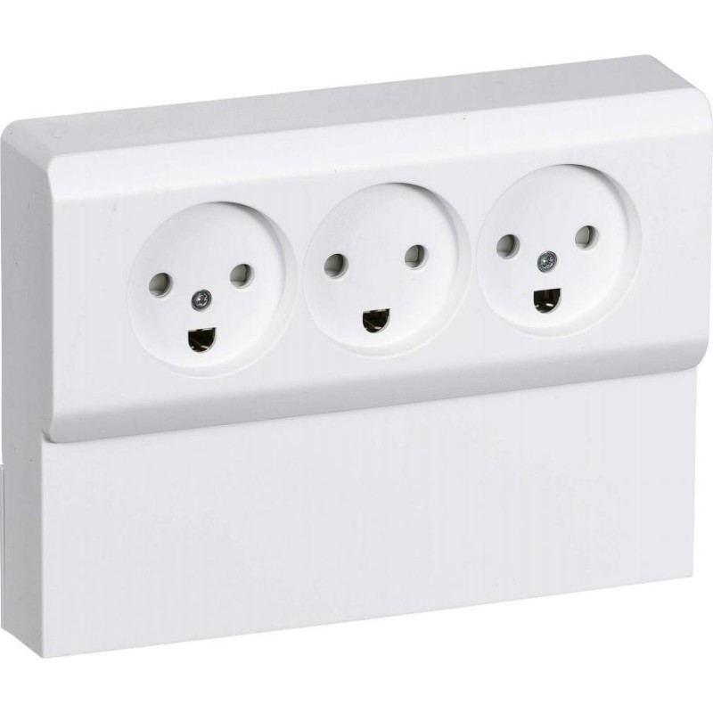 LK OPUS 66 standard stikkontakt panel udvendig tripel for 2 tændinger 2-pol med jord i hvid